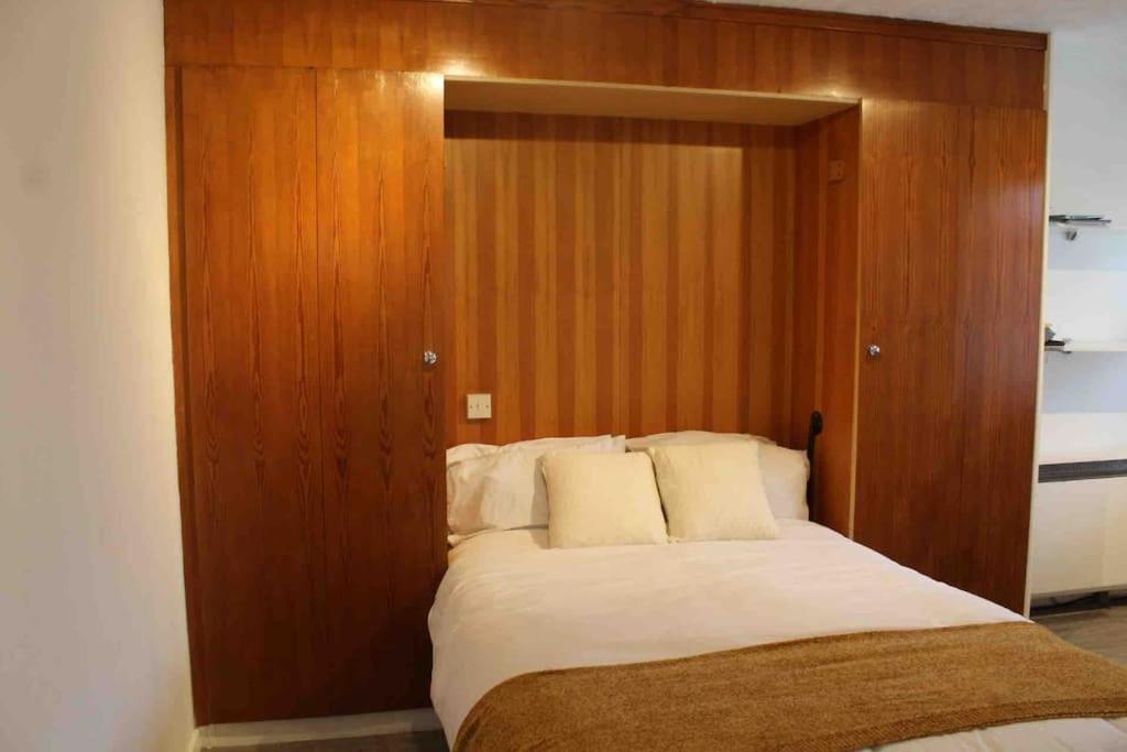 Modern Studio Apartment With Parking Chatham  Kültér fotó